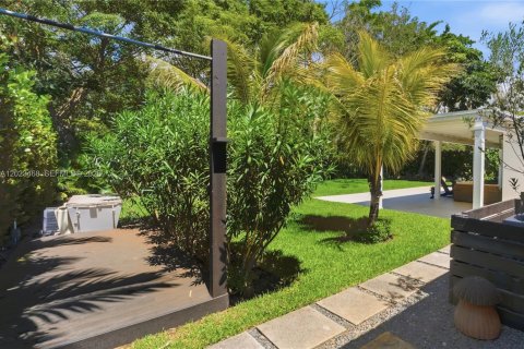 House in South Miami, Florida 3 bedrooms, 176.7 sq.m. № 2078363 - photo 17