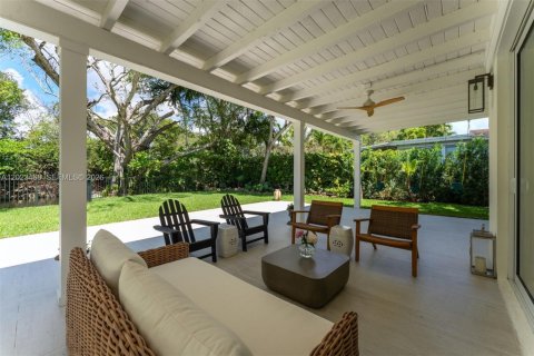 House in South Miami, Florida 3 bedrooms, 176.7 sq.m. № 2078363 - photo 18
