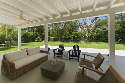 House in South Miami, Florida 3 bedrooms, 176.7 sq.m. № 2078363 - photo 16