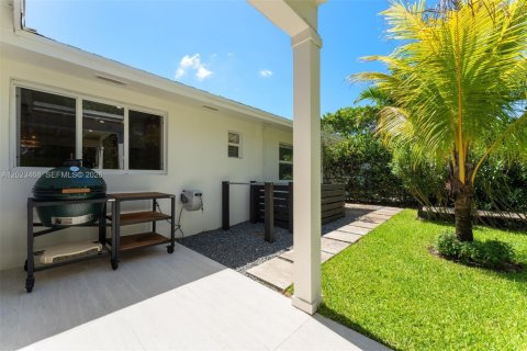 House in South Miami, Florida 3 bedrooms, 176.7 sq.m. № 2078363 - photo 20
