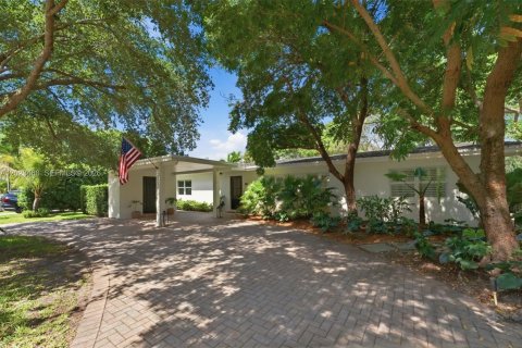 House in South Miami, Florida 3 bedrooms, 176.7 sq.m. № 2078363