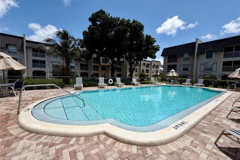 Condo in Seminole, Florida, 2 bedrooms № 2208270 - photo 24