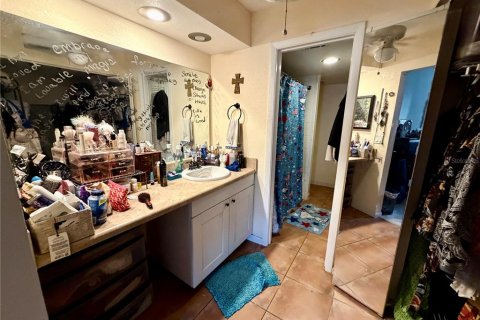 Condo in Seminole, Florida, 2 bedrooms № 2208270 - photo 13