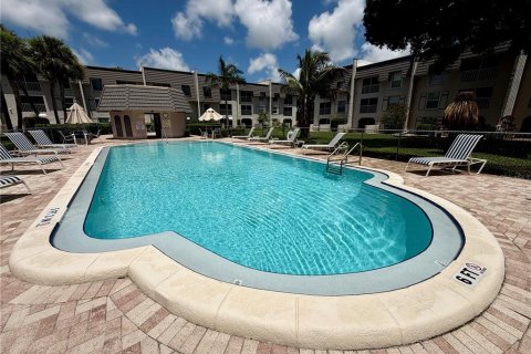 Condo in Seminole, Florida, 2 bedrooms № 2208270 - photo 25