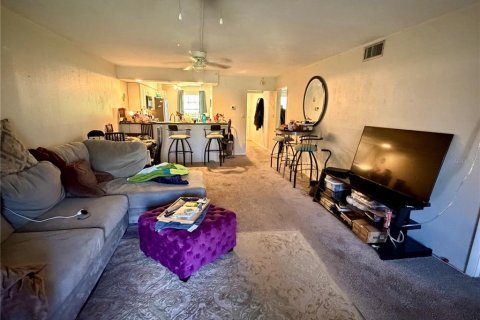 Condo in Seminole, Florida, 2 bedrooms № 2208270 - photo 10