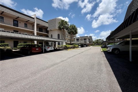 Condo in Seminole, Florida, 2 bedrooms № 2208270 - photo 3