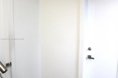 Townhouse in Doral, Florida 4 bedrooms, 230.49 sq.m. № 2180041 - photo 7