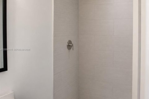 Townhouse in Doral, Florida 4 bedrooms, 230.49 sq.m. № 2180041 - photo 19