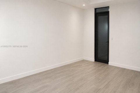 Townhouse in Doral, Florida 4 bedrooms, 230.49 sq.m. № 2180041 - photo 13