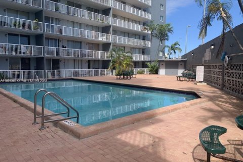 Condominio en venta en Miami, Florida, 2 dormitorios, 71.26 m2 № 1699982 - foto 14