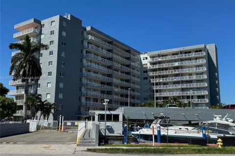 Condominio en venta en Miami, Florida, 2 dormitorios, 71.26 m2 № 1699982 - foto 2