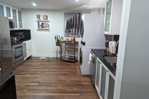 Condo in Miami Beach, Florida, 2 bedrooms  № 1971161 - photo 3