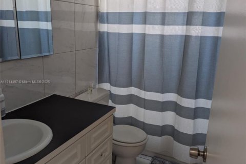 Condo in Miami Beach, Florida, 2 bedrooms  № 1971161 - photo 11