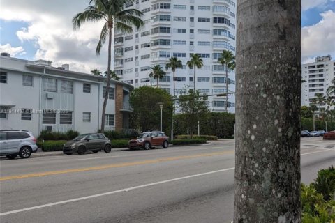 Condo in Miami Beach, Florida, 2 bedrooms  № 1971161 - photo 15