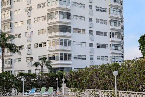 Condo in Miami Beach, Florida, 2 bedrooms  № 1971161 - photo 12