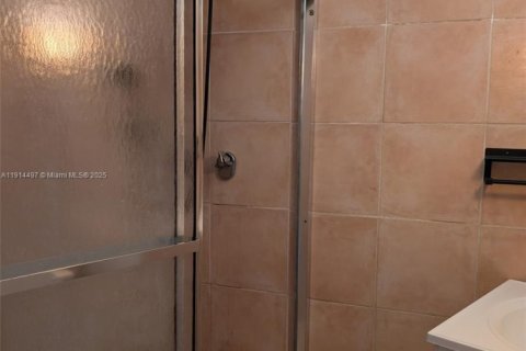 Condo in Miami Beach, Florida, 2 bedrooms  № 1971161 - photo 10