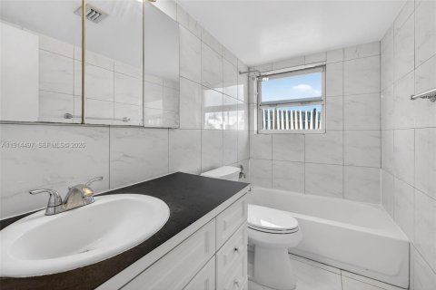 Купить кондоминиум в Майами-Бич, Флорида 2 спальни, 87.33м2, № 1971161 - фото 16