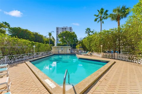 Купить кондоминиум в Майами-Бич, Флорида 2 спальни, 87.33м2, № 1971161 - фото 30