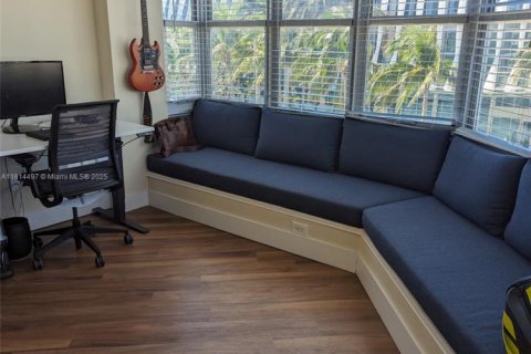 Condo in Miami Beach, Florida, 2 bedrooms  № 1971161 - photo 7