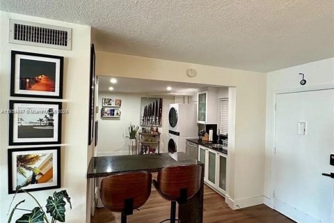 Condo in Miami Beach, Florida, 2 bedrooms  № 1971161 - photo 6