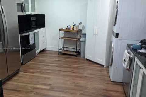 Condo in Miami Beach, Florida, 2 bedrooms  № 1971161 - photo 4