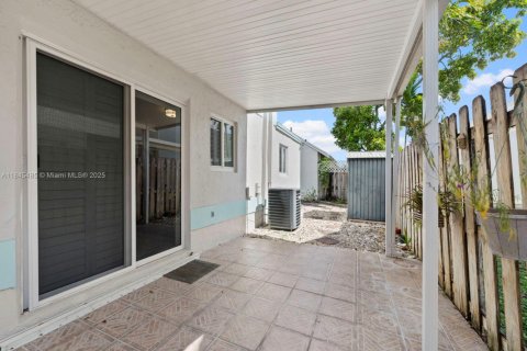 Casa en venta en Pembroke Pines, Florida, 4 dormitorios, 138.98 m2 № 1842667 - foto 27