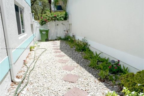 Casa en venta en Pembroke Pines, Florida, 4 dormitorios, 138.98 m2 № 1842667 - foto 20