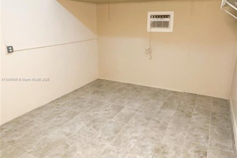Casa en venta en Pembroke Pines, Florida, 4 dormitorios, 138.98 m2 № 1842667 - foto 18