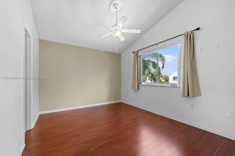 Casa en venta en Pembroke Pines, Florida, 4 dormitorios, 138.98 m2 № 1842667 - foto 30