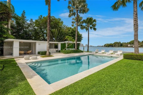 House in Miami Beach, Florida 4 bedrooms, 417.5 sq.m. № 1924135 - photo 11