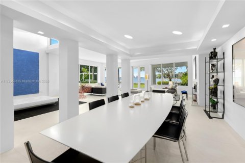 House in Miami Beach, Florida 4 bedrooms, 417.5 sq.m. № 1924135 - photo 3