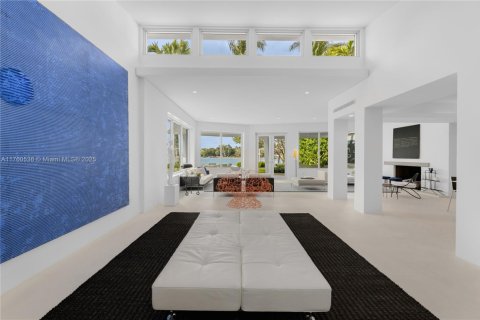 House in Miami Beach, Florida 4 bedrooms, 417.5 sq.m. № 1924135 - photo 4