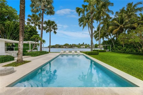 House in Miami Beach, Florida 4 bedrooms, 417.5 sq.m. № 1924135 - photo 1