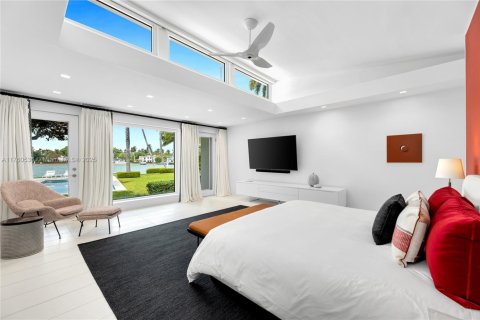 House in Miami Beach, Florida 4 bedrooms, 417.5 sq.m. № 1924135 - photo 13