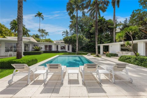 House in Miami Beach, Florida 4 bedrooms, 417.5 sq.m. № 1924135 - photo 16