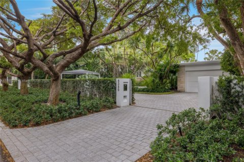 House in Miami Beach, Florida 4 bedrooms, 417.5 sq.m. № 1924135 - photo 28