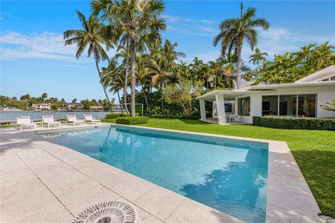 House in Miami Beach, Florida 4 bedrooms, 417.5 sq.m. № 1924135 - photo 10