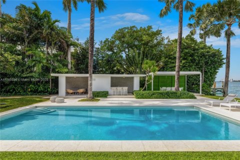 House in Miami Beach, Florida 4 bedrooms, 417.5 sq.m. № 1924135 - photo 15