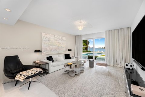 House in Miami Beach, Florida 4 bedrooms, 417.5 sq.m. № 1924135 - photo 24