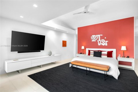 House in Miami Beach, Florida 4 bedrooms, 417.5 sq.m. № 1924135 - photo 22
