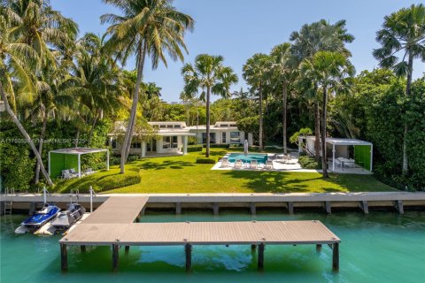 House in Miami Beach, Florida 4 bedrooms, 417.5 sq.m. № 1924135 - photo 6