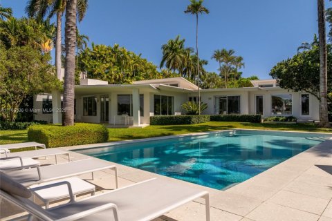 House in Miami Beach, Florida 4 bedrooms, 417.5 sq.m. № 1924135 - photo 8