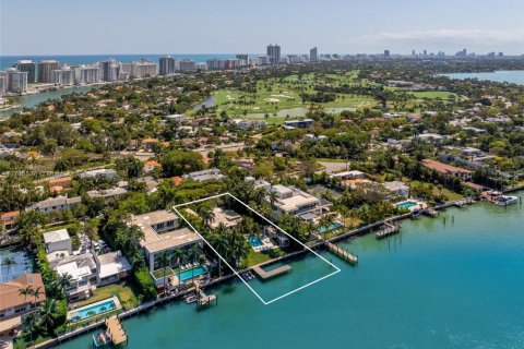 House in Miami Beach, Florida 4 bedrooms, 417.5 sq.m. № 1924135 - photo 2