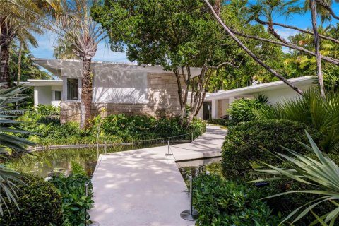 House in Miami Beach, Florida 4 bedrooms, 417.5 sq.m. № 1924135 - photo 29