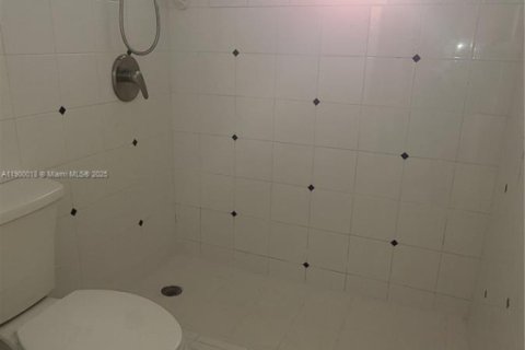 Condo in Miami, Florida, 1 bedroom  № 1952627 - photo 20