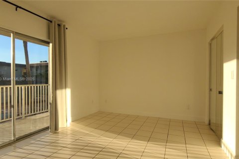 Condo in Miami, Florida, 1 bedroom  № 1952627 - photo 21