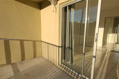 Condo in Miami, Florida, 1 bedroom  № 1952627 - photo 10