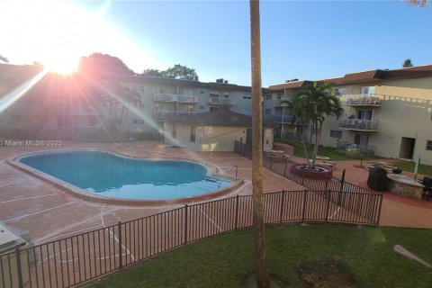 Condo in Miami, Florida, 1 bedroom  № 1952627 - photo 8