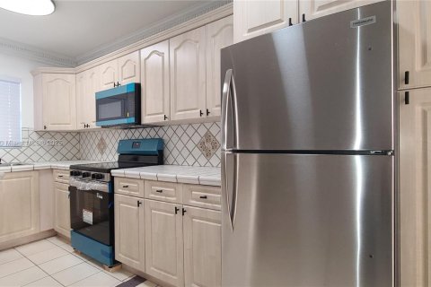Condo in Miami, Florida, 1 bedroom  № 1952627 - photo 14