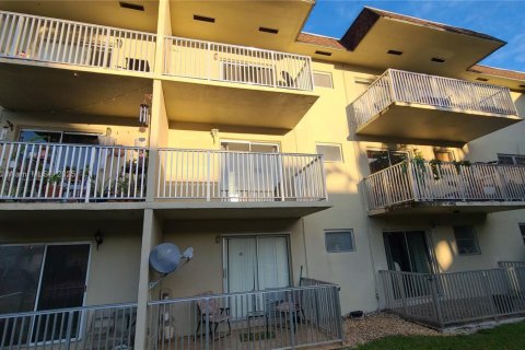 Condo in Miami, Florida, 1 bedroom  № 1952627 - photo 4